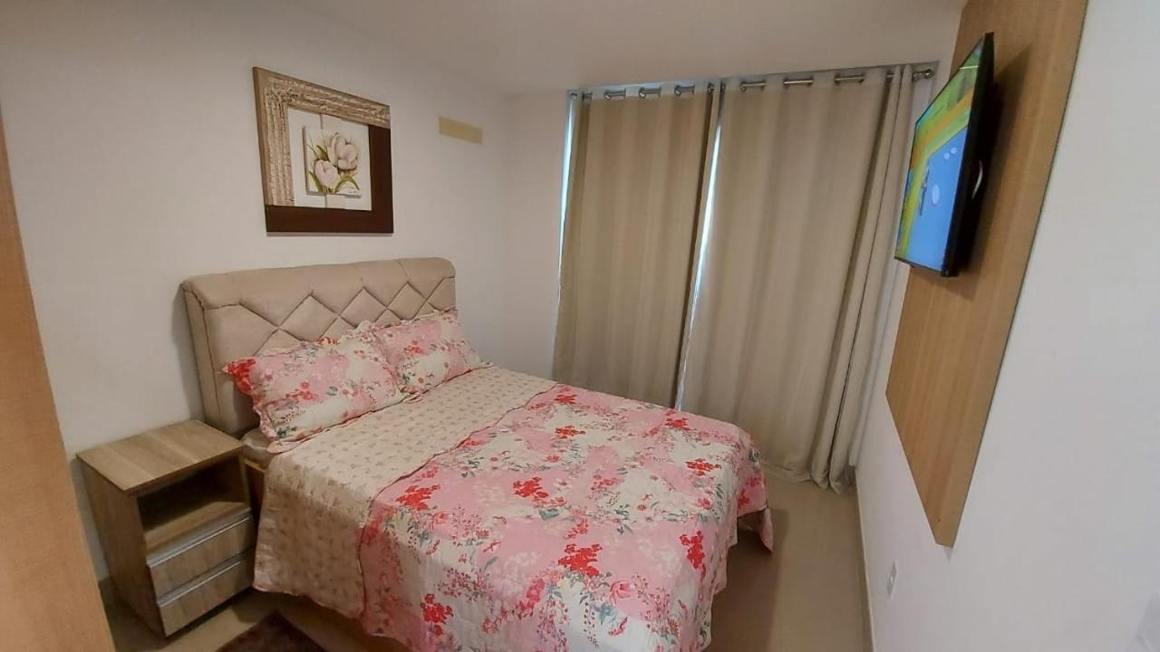 Praia do Morro: Beachfront Apartment with Pool and Wi-Fi Guarapari Exterior photo