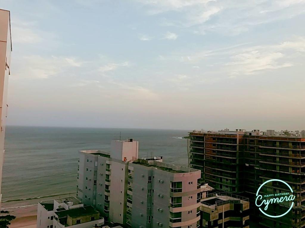 Praia do Morro: Beachfront Apartment with Pool and Wi-Fi Guarapari Exterior photo