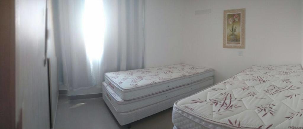 Praia do Morro: Beachfront Apartment with Pool and Wi-Fi Guarapari Exterior photo