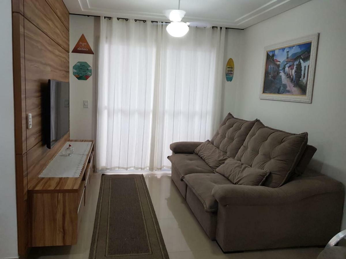 Praia do Morro: Beachfront Apartment with Pool and Wi-Fi Guarapari Exterior photo